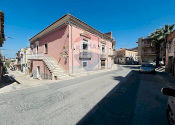 Edificio all\'aperto - Casa indipendente via francesco petrarca
 
28, Comiso - foto 3