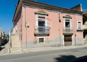 Edificio all\'aperto - Casa indipendente via francesco petrarca
 
28, Comiso - foto 1