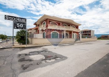 Casa all\'aperto - Locale Commerciale contrada  quadri, Francofonte - foto 7