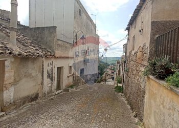 Edificio all\'aperto - Casa indipendente vincenzo  bellini
 
126, Giarratana - foto 9