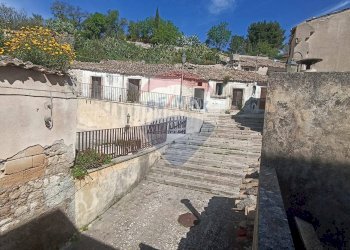 Casa all\'aperto - Casa indipendente vincenzo  bellini
 
126, Giarratana - foto 23