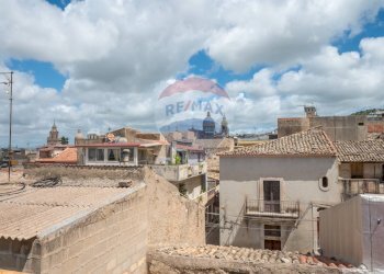 Edificio all\'aperto - Casa indipendente via Mantova
 
13, Comiso - foto 49