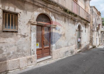 Edificio all\'aperto - Appartamento Via Chiaramonte
 
23, Ragusa - foto 2