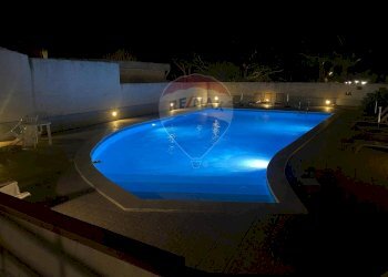 Piscina - Trilocale Via Vulcano
 
40, Ragusa - foto 16