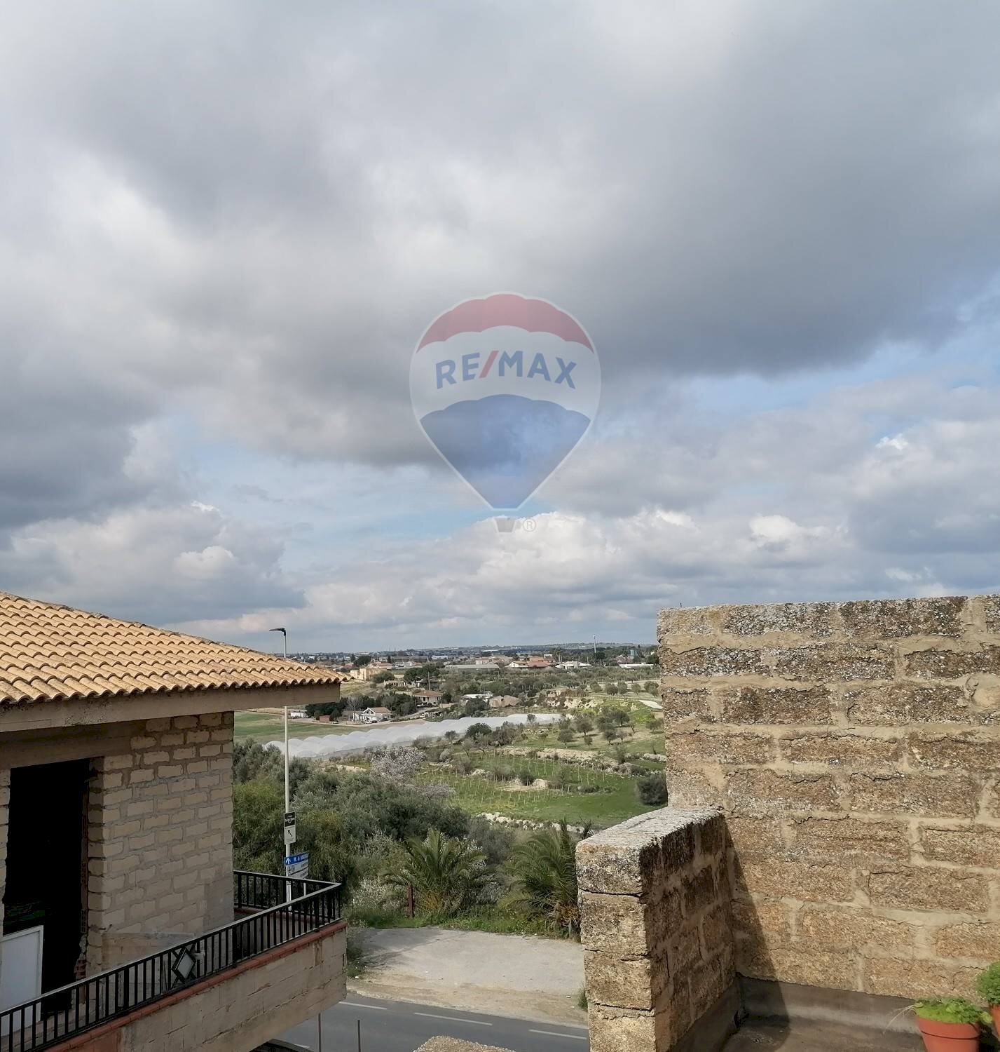 Edificio all\'aperto - Casa indipendente via La Farina
 
70, Comiso - foto 1