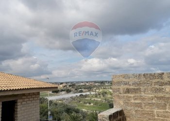 Edificio all\'aperto - Casa indipendente via La Farina
 
70, Comiso - foto 1