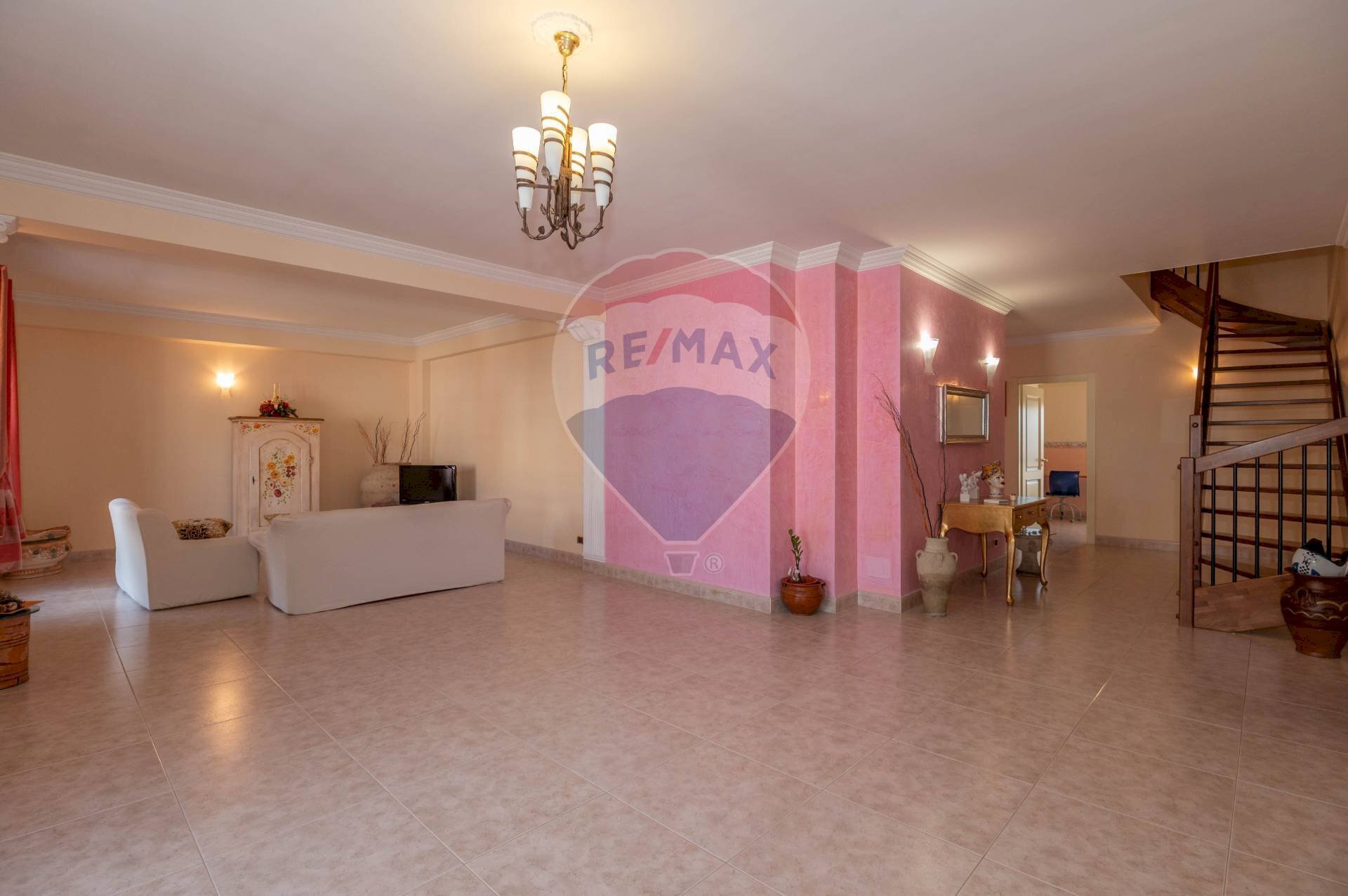 Soggiorno - Apartment VIA GIACINTO MENOTTI SERRATI
 
18, Vittoria - photo 2