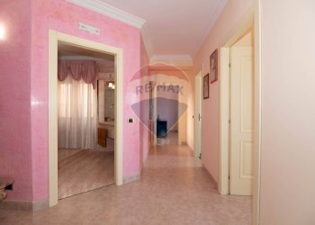 Hall / corridoio - Appartamento VIA GIACINTO MENOTTI SERRATI
 
18, Vittoria - foto 7