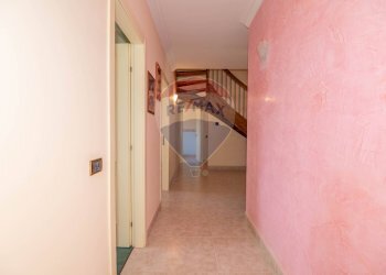 Hall / corridoio - Appartamento VIA GIACINTO MENOTTI SERRATI
 
18, Vittoria - foto 17