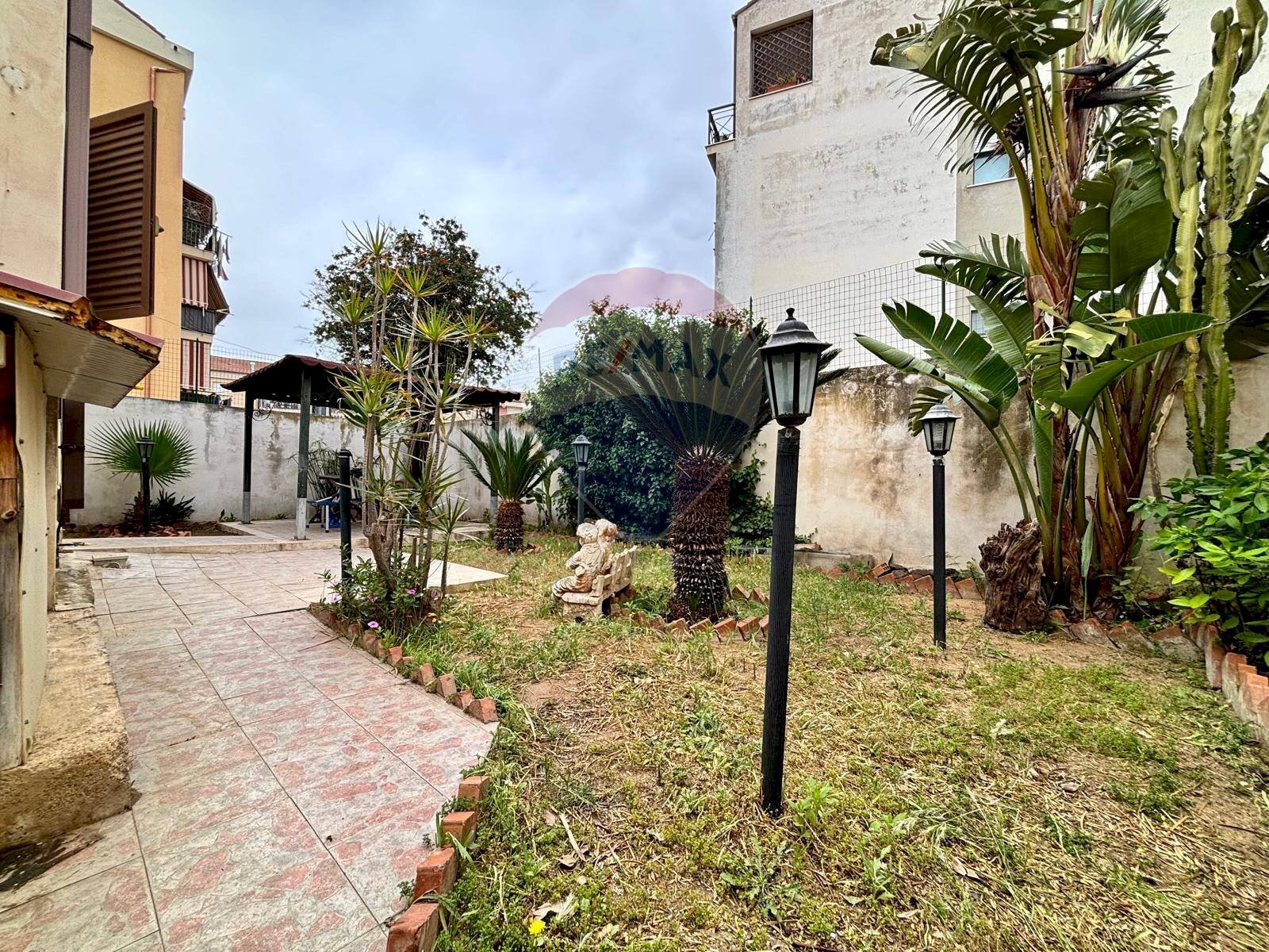 Giardino - Villa Via Giacinto Menotti Serrati
 
5, Vittoria - foto 2