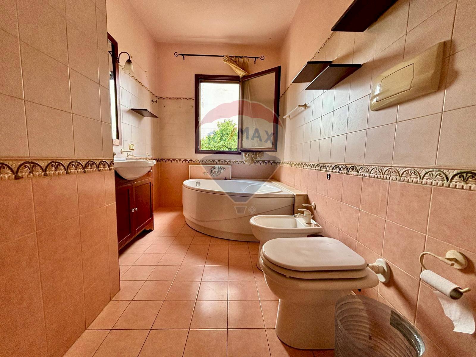 Bagno - Villa Via Giacinto Menotti Serrati
 
5, Vittoria - foto 3