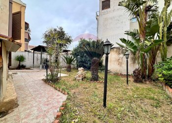 Giardino - Villa Via Giacinto Menotti Serrati
 
5, Vittoria - foto 2