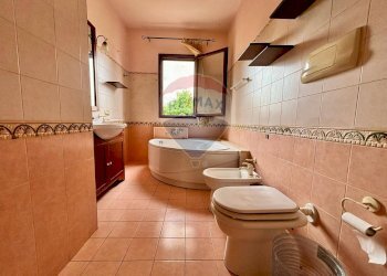 Bagno - Villa Via Giacinto Menotti Serrati
 
5, Vittoria - foto 3