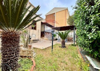 Giardino - Villa Via Giacinto Menotti Serrati
 
5, Vittoria - foto 1