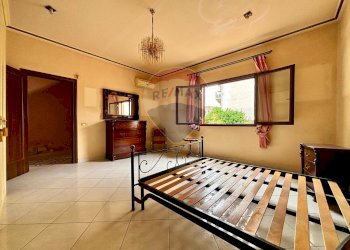 Camera / camera da letto - Villa Via Giacinto Menotti Serrati
 
5, Vittoria - foto 12