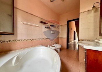 Bagno - Villa Via Giacinto Menotti Serrati
 
5, Vittoria - foto 13