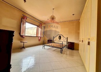 Camera / camera da letto - Villa Via Giacinto Menotti Serrati
 
5, Vittoria - foto 39