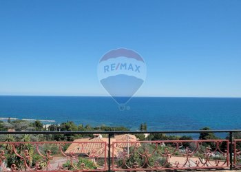 Vista dell\'acqua - Villa Viale John Fitzgerald Kennedy
 
10, Casteldaccia - foto 13