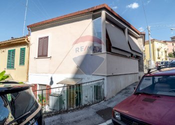 Casa all\'aperto - Trilocale via Santarelli
 
30, Chieti - foto 21