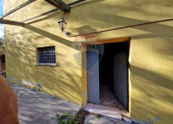 Edificio all\'aperto - Casa semi indipendente Contrada Campo Mirabello
 
23, Montebello di Bertona - foto 16