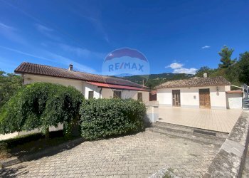 Casa all\'aperto - Casa indipendente C.Da Colle Vertieri
 
15, Brittoli - foto 2