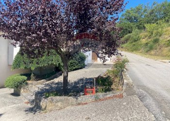 Giardino - Casa indipendente C.Da Colle Vertieri
 
15, Brittoli - foto 8