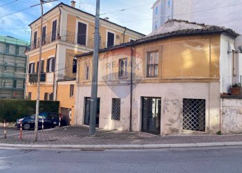 Edificio all\'aperto - Locale Commerciale via Madonna degli Angeli
 
82, Chieti - foto 1