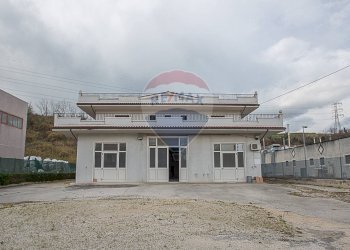 Casa all\'aperto - Capannone Via della bonifica
 
25, Cepagatti - foto 2