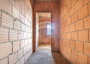 Hall / corridoio - Capannone Via della bonifica
 
25, Cepagatti - foto 17