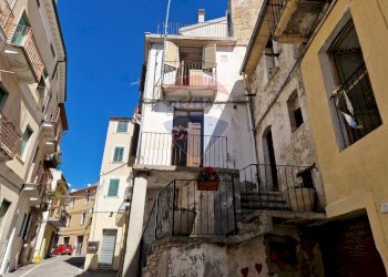 Edificio all\'aperto - Casa semi indipendente Via Garibaldi
 
9, Casoli - foto 2