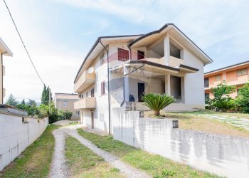 Casa all\'aperto - Casa semi indipendente Via Don Luigi Sturzo
 
16, Manoppello - foto 2