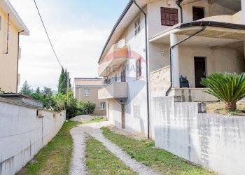 Casa all\'aperto - Casa semi indipendente Via Don Luigi Sturzo
 
16, Manoppello - foto 3