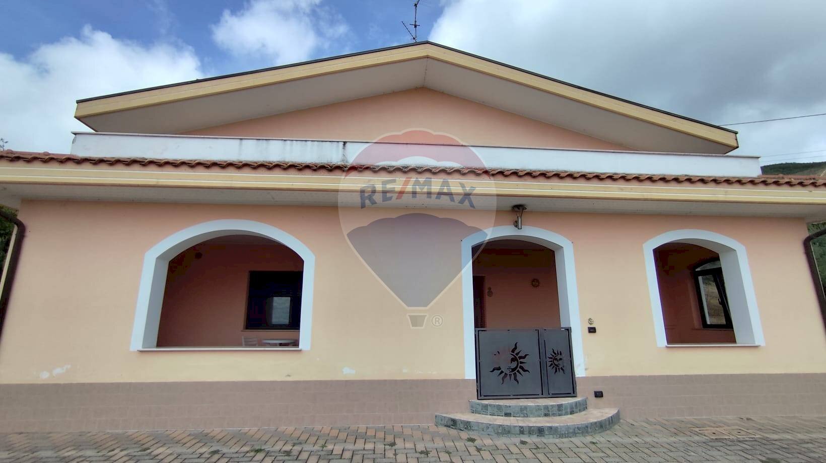 Casa all\'aperto - Villa Contrada Pietra Rossa
 
36/A, Villa Celiera - foto 1