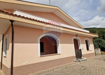 Casa all\'aperto - Villa Contrada Pietra Rossa
 
36/A, Villa Celiera - foto 2