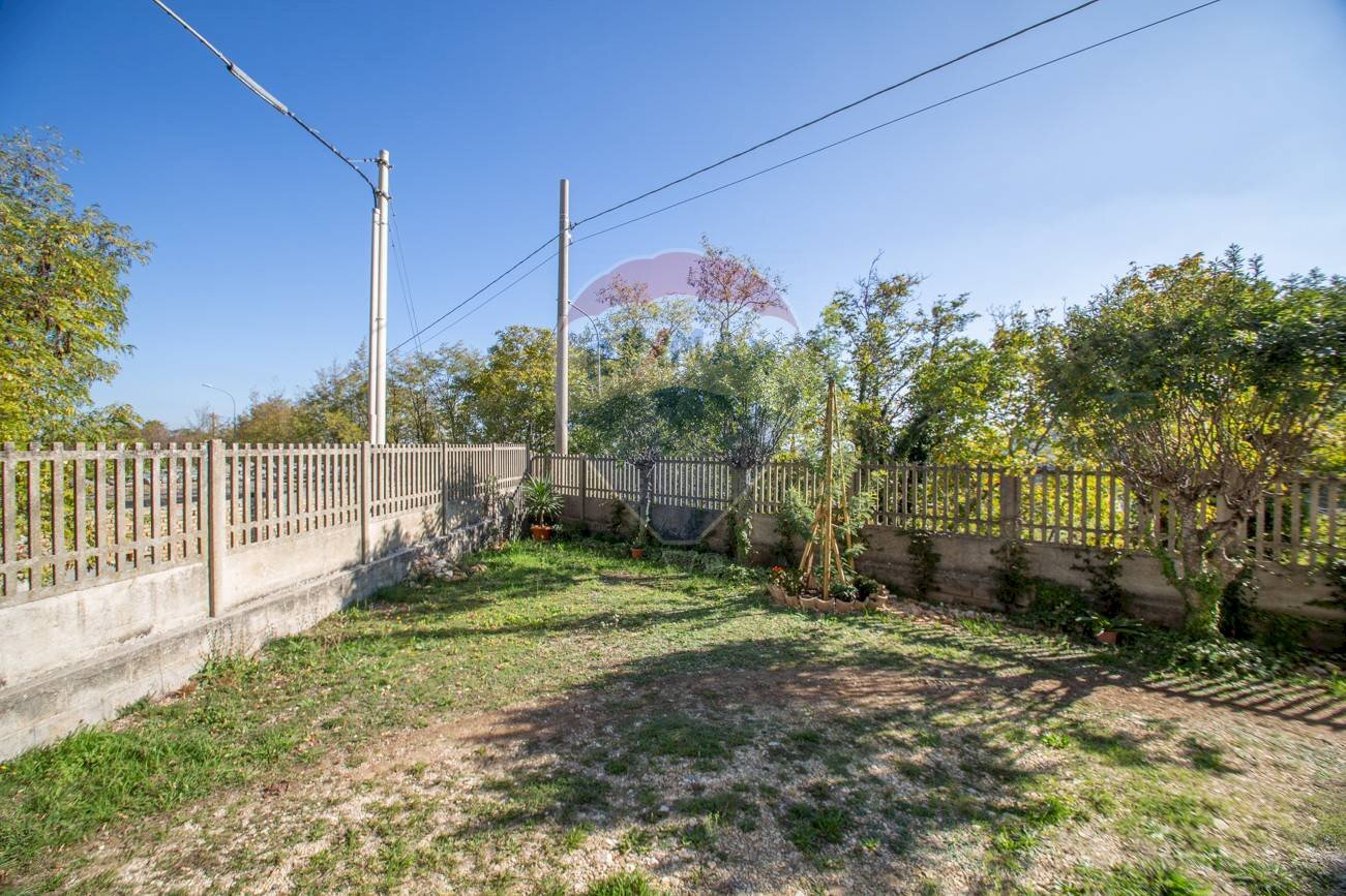 Giardino - Appartamento Via Bocca di Valle
 
131, Guardiagrele - foto 3