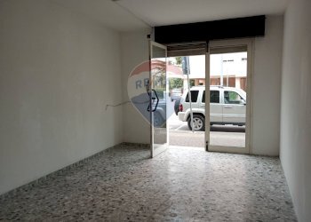 Stanza vuota - Locale Commerciale via Amiterno
114, Chieti - foto 3