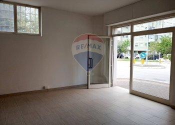 Stanza vuota - Locale Commerciale via Amiterno
117, Chieti - foto 3