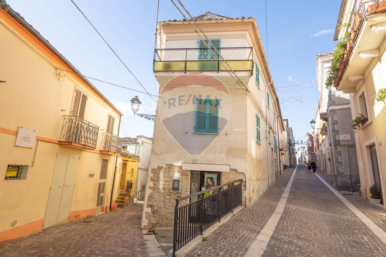 Edificio all\'aperto - Casa semi indipendente Via Dante Alighieri
 
11, Alanno - foto 1