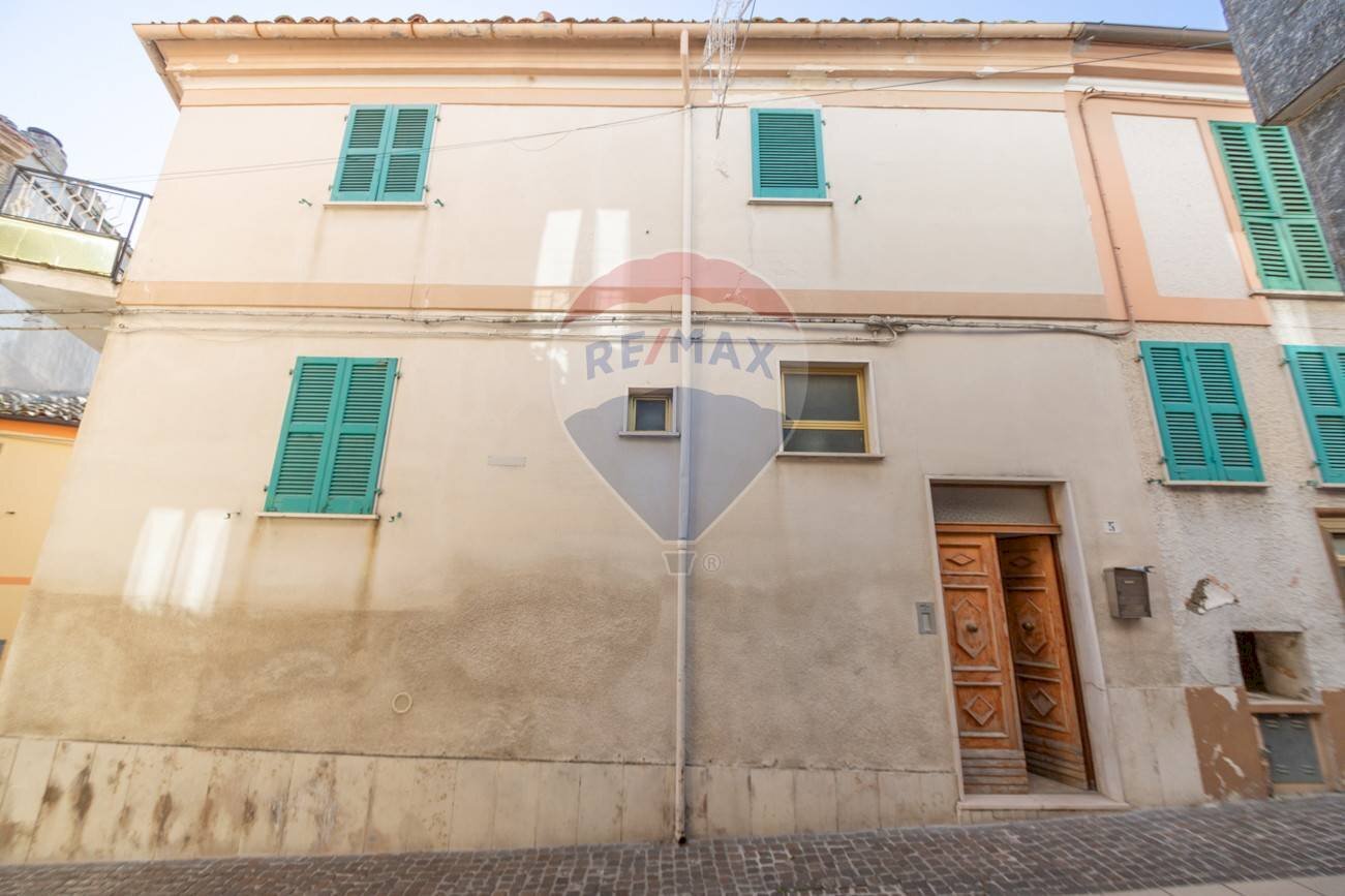 Edificio all\'aperto - Casa semi indipendente Via Dante Alighieri
 
11, Alanno - foto 2