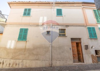 Edificio all\'aperto - Semi-detached house Via Dante Alighieri
 
11, Alanno - photo 2