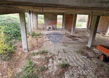 Giardino - Villa Via S. Anatolio
 
4, Cugnoli - foto 25