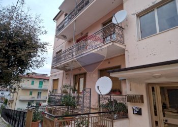 Edificio all\'aperto - Quadrilocale Via Cappuccini
 
111, Loreto Aprutino - foto 1