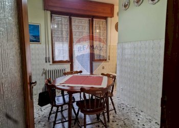 Sala da pranzo - Quadrilocale Via Cappuccini
 
111, Loreto Aprutino - foto 7