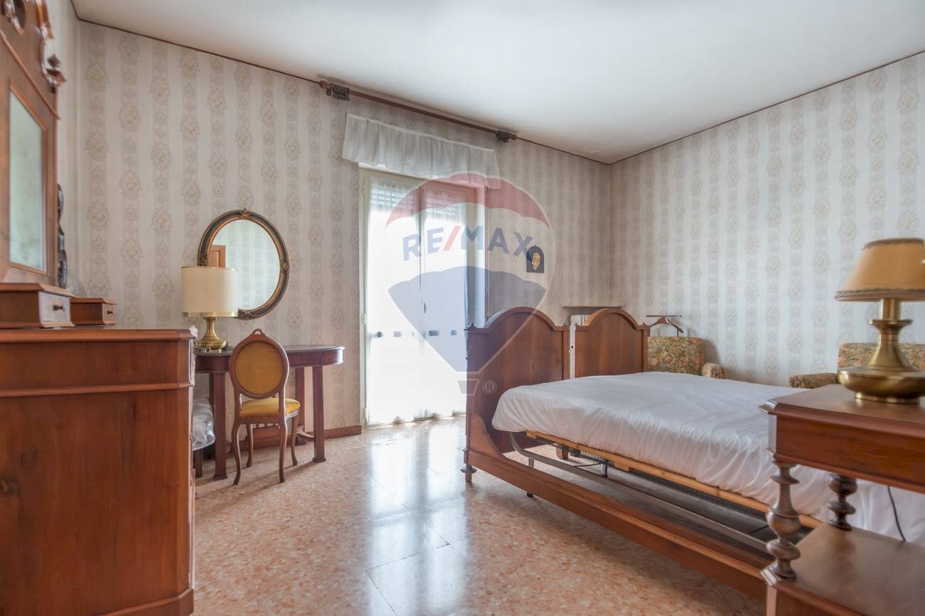 Camera / camera da letto - Four-room apartment Via Madonna Degli Angeli
167, Chieti - photo 3