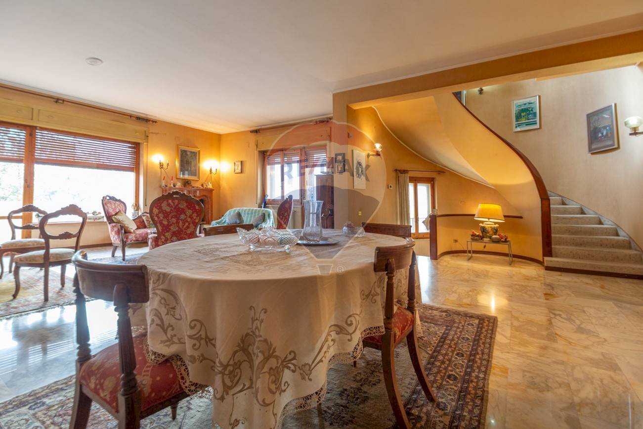 Sala da pranzo - Villa via delle Fornaci, Chieti - foto 2