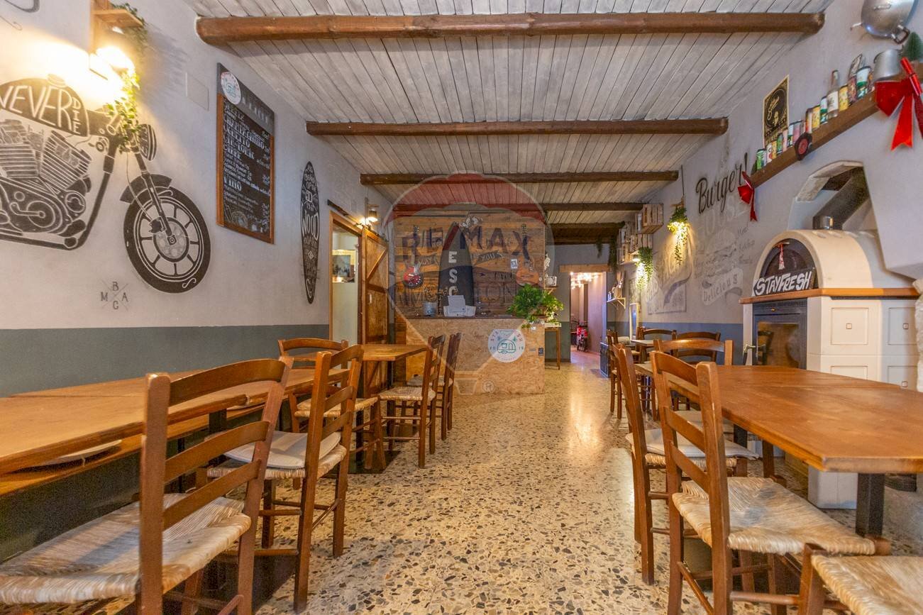 Sala da pranzo - Attività Commerciale Via Madonna Del Ponte
38, Fara Filiorum Petri - foto 2