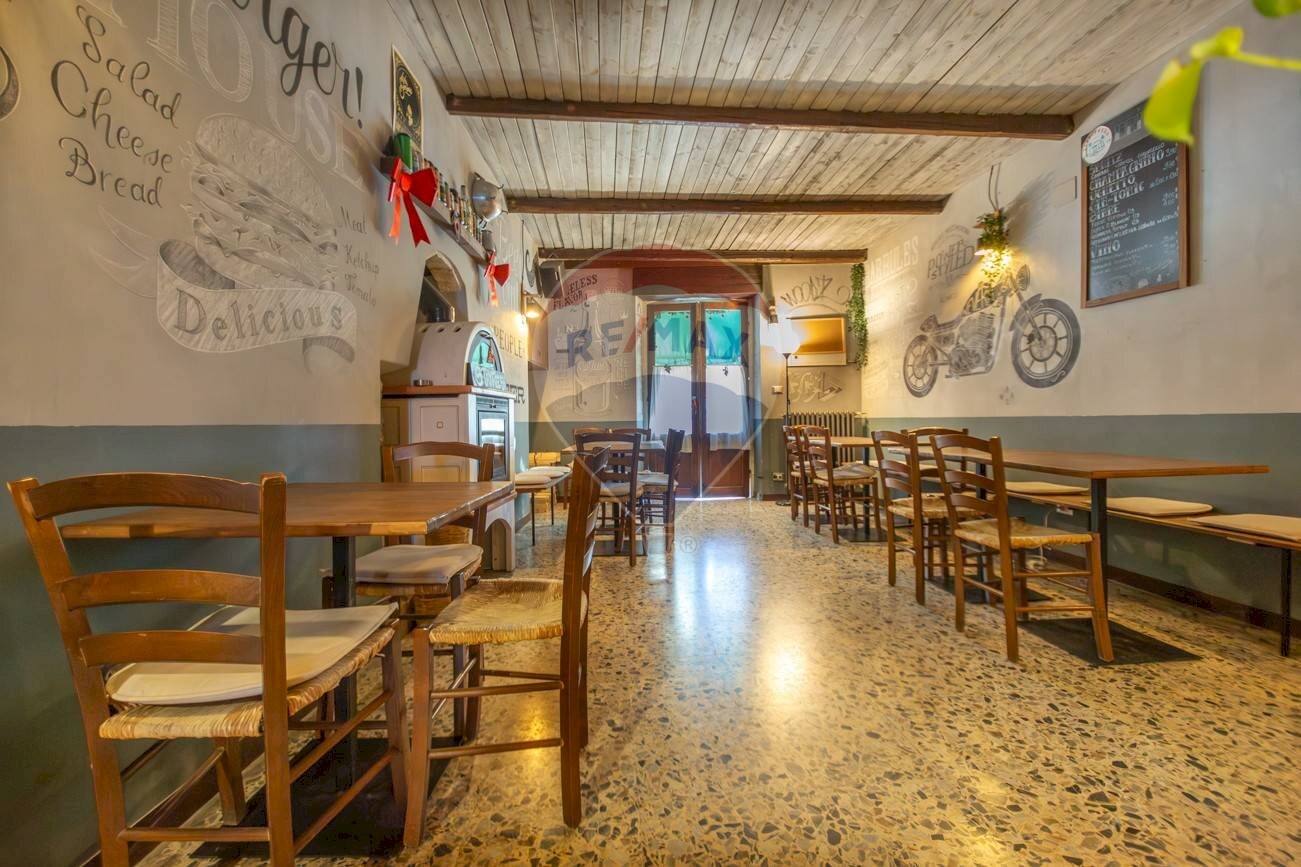 Sala da pranzo - Attività Commerciale Via Madonna Del Ponte
38, Fara Filiorum Petri - foto 3