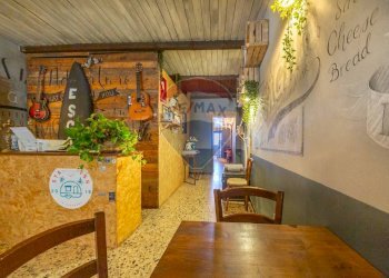 Sala da pranzo - Attività Commerciale Via Madonna Del Ponte
 
38, Fara Filiorum Petri - foto 1