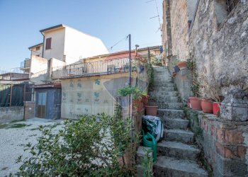 Casa all\'aperto - Attività Commerciale Via Madonna Del Ponte
 
38, Fara Filiorum Petri - foto 18