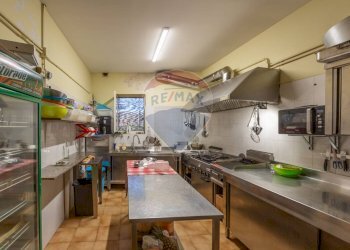 Cucina - Attività Commerciale Via Madonna Del Ponte
 
38, Fara Filiorum Petri - foto 19